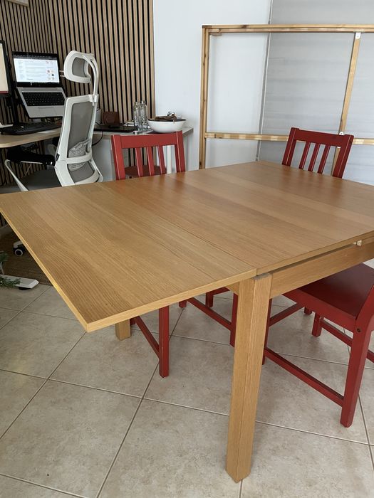 Vendo mesa extensível e 4 cadeiras