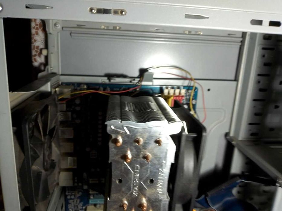 AMD Phenom II X6 с кулером-башней, корпус АТХ