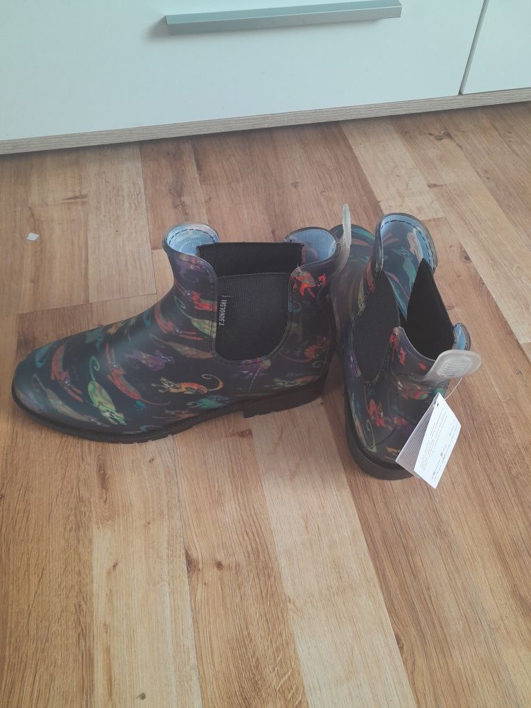 Nowe kalosze, botki na deszcz