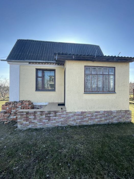 Гарний дачний будинок у Вільску