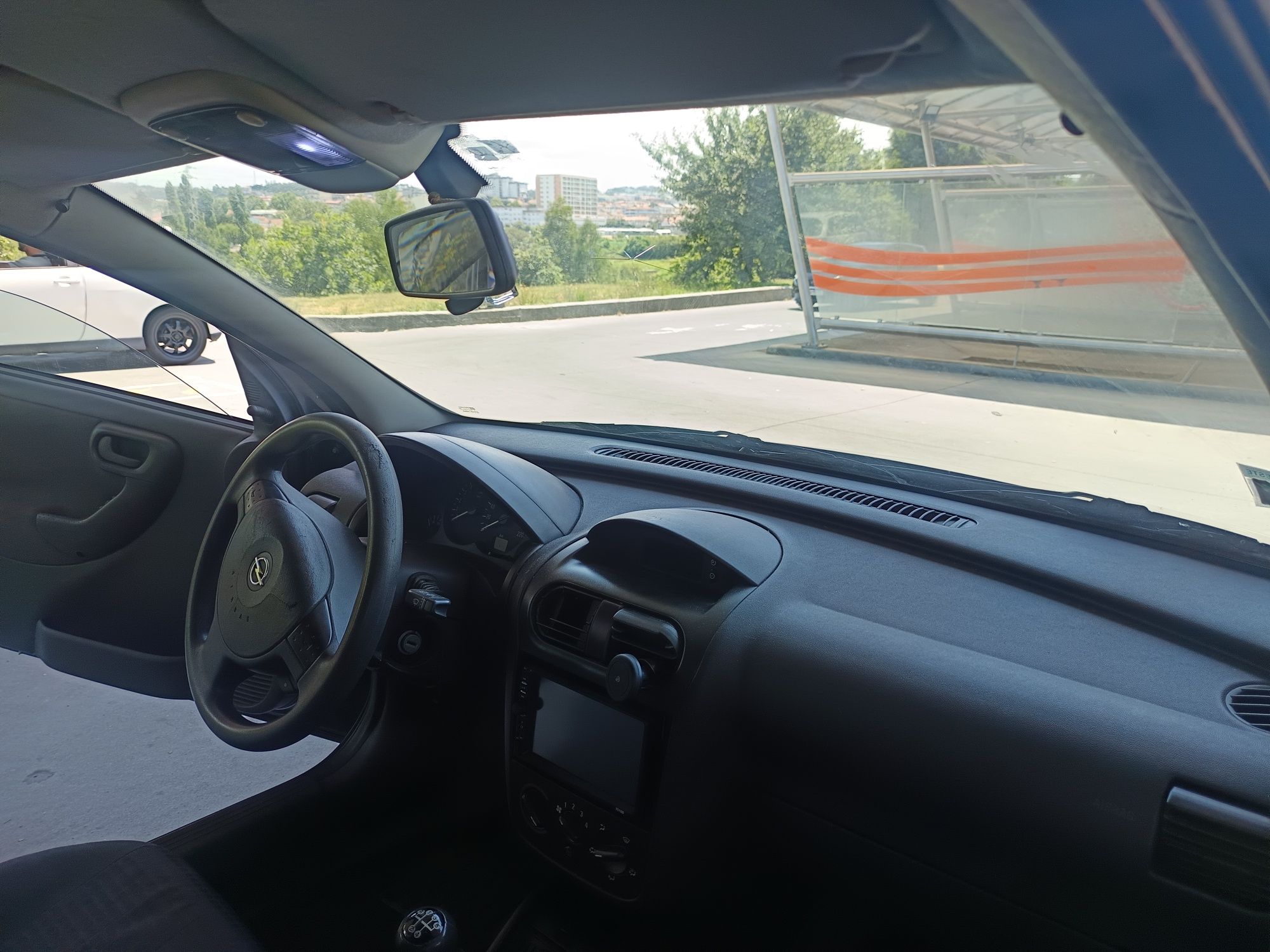 Troco por carro maior do mesmo ano pelo menos 2003