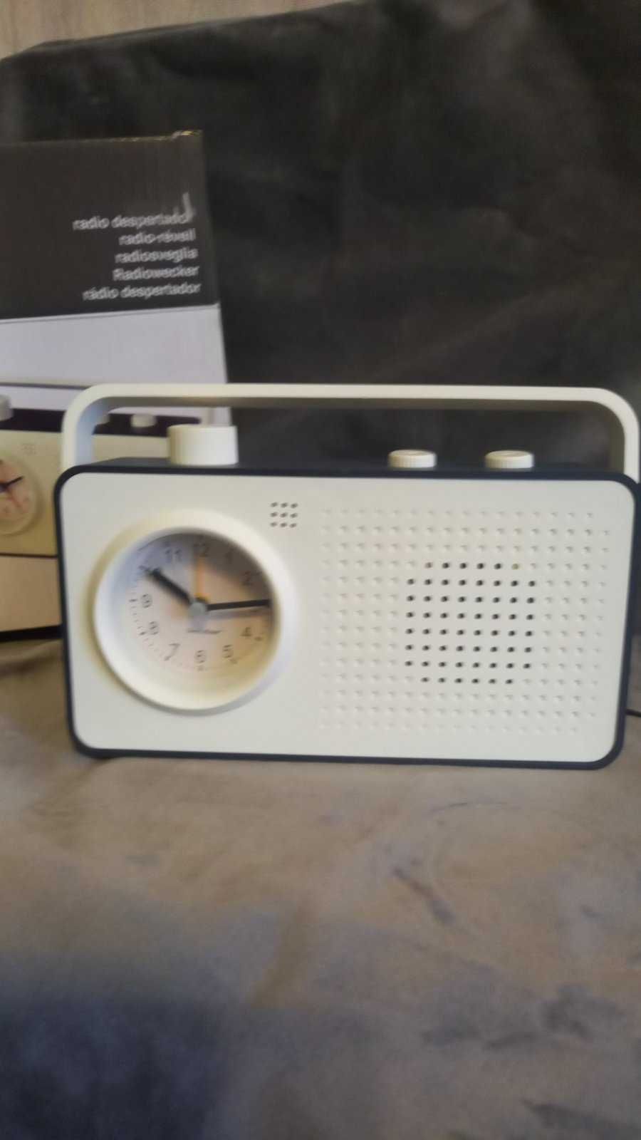Будильник-радіо у стилі 60х років бренд Balvi чорний