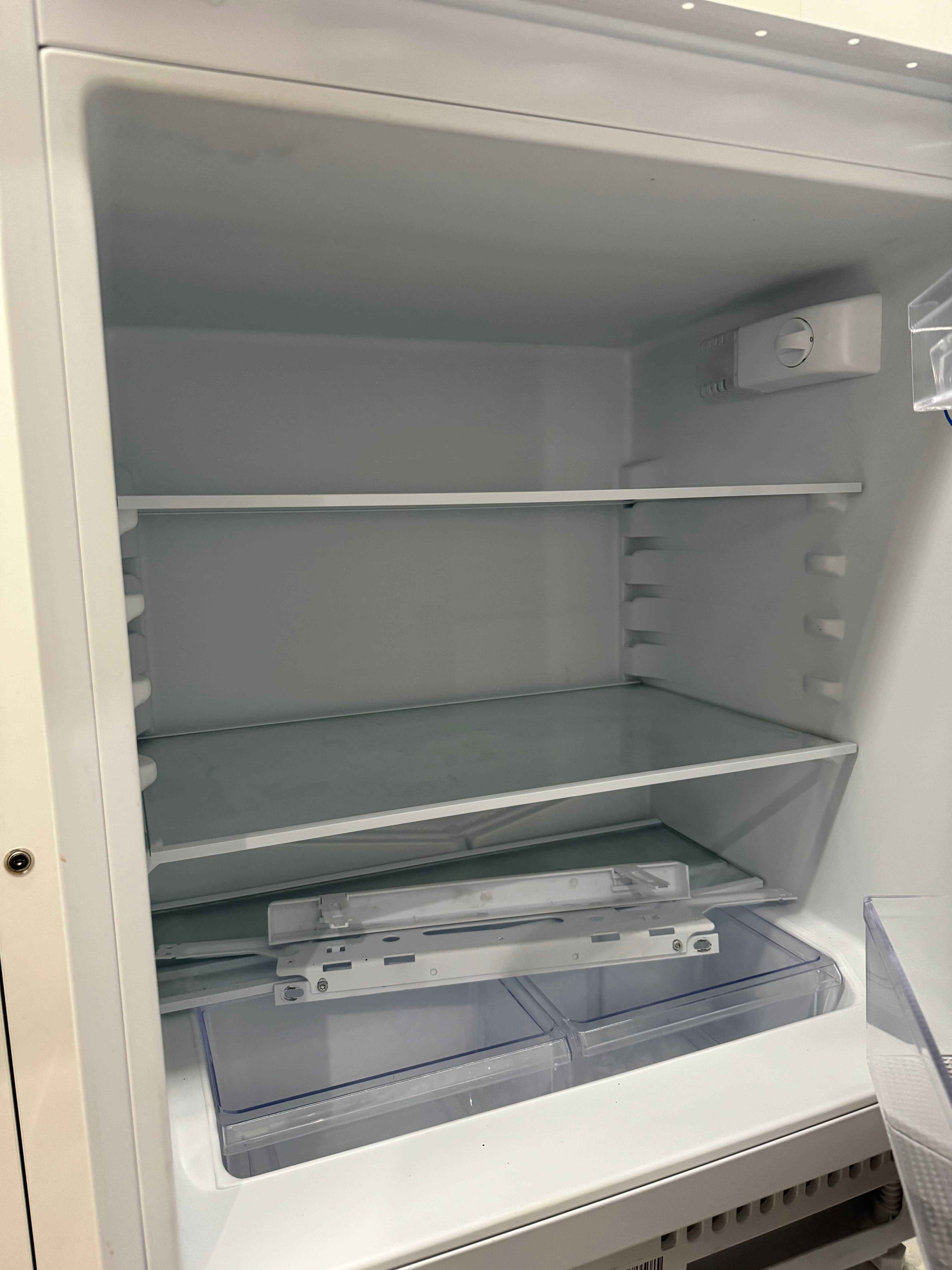 Lodówka AMICA UC162.4 prawie nowa
