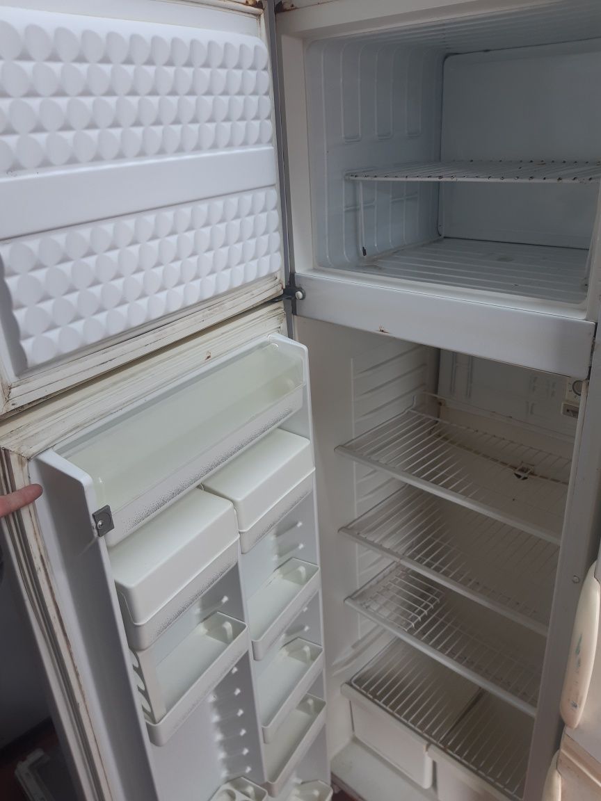 Холодильник LG. Есть доставка