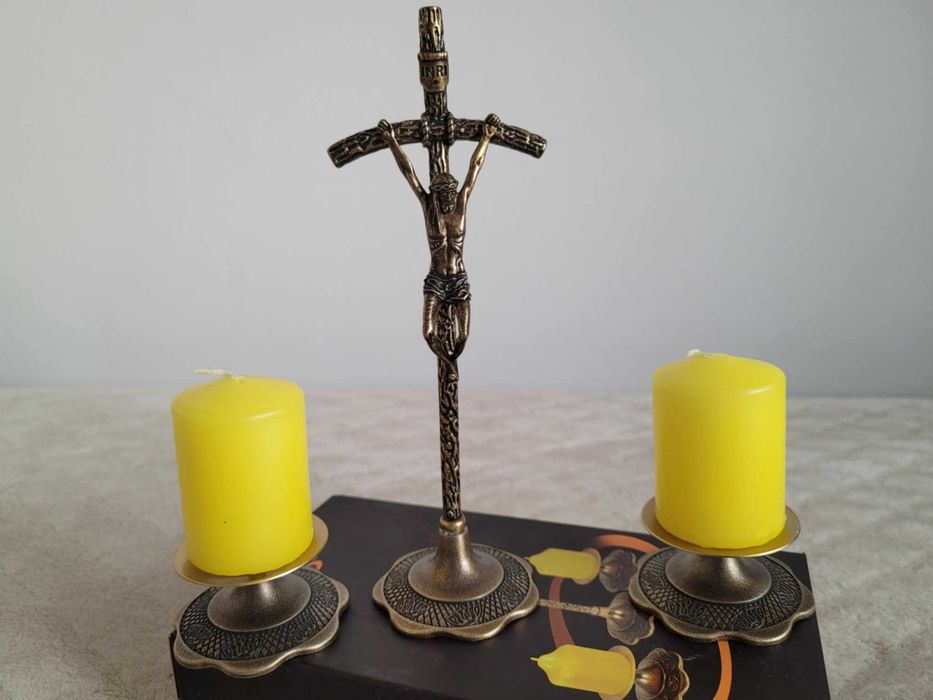 Zestaw kolędowy krzyż i świeczki z lichtarzami