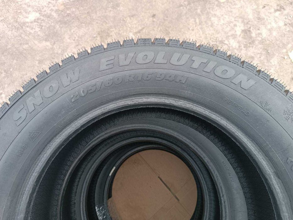 Шини зимові R16,нові