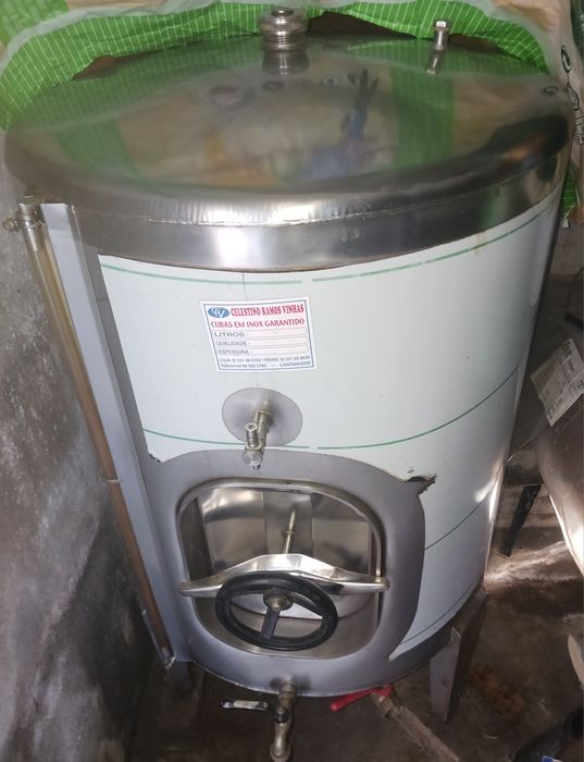 Cuba inox 250litros e dorna de plastico