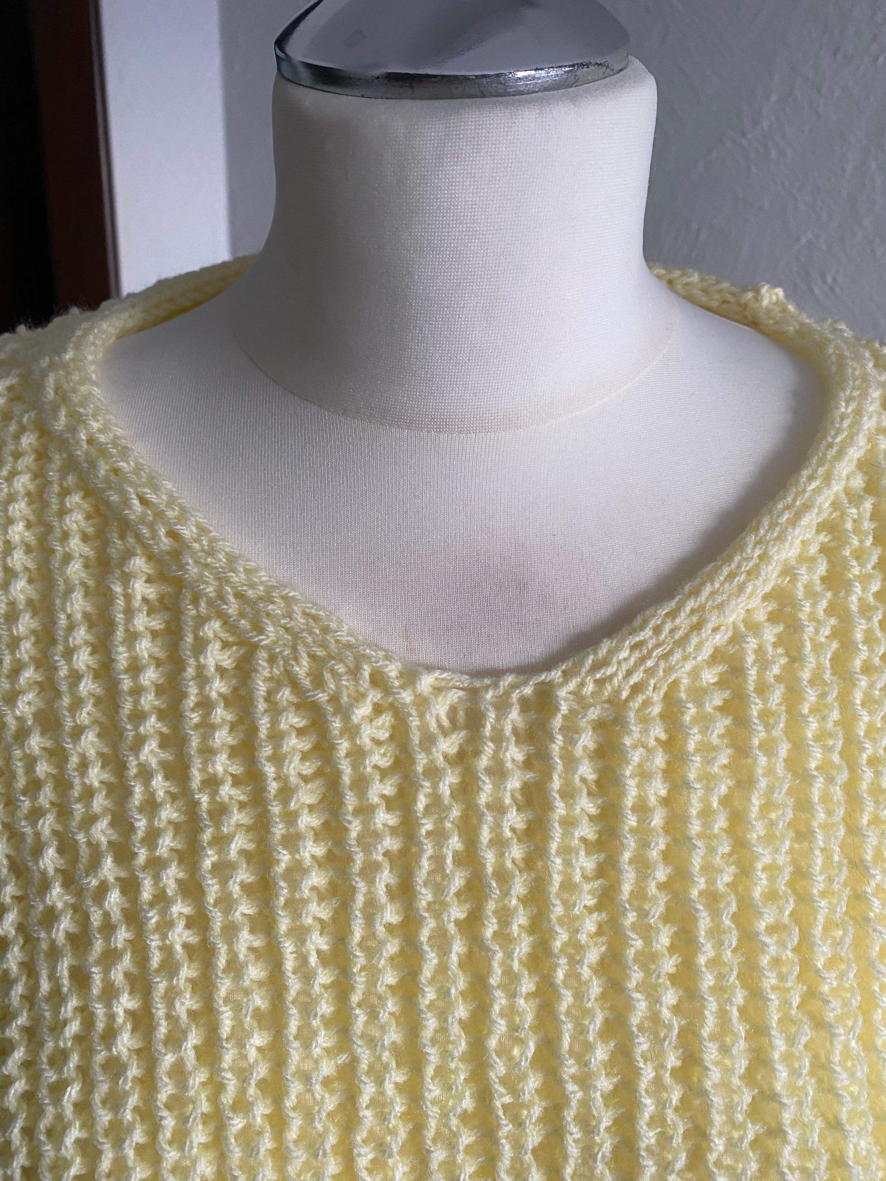 Ręcznie robiony sweter damski