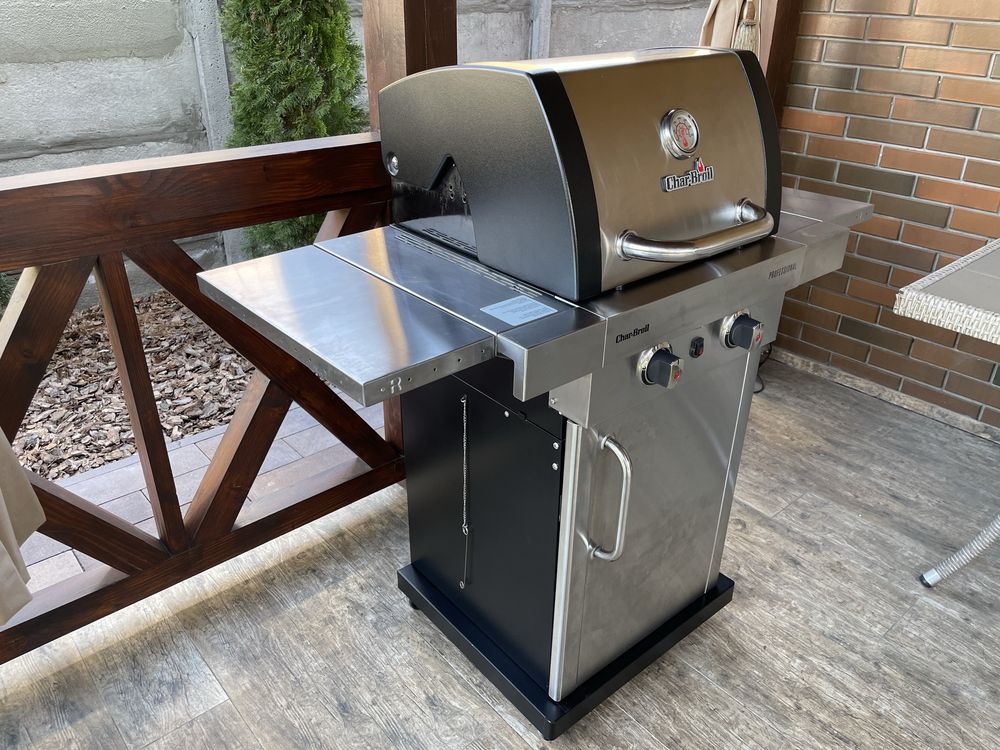 Газовий Гриль Char-Broil Professional 2200S.