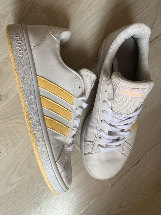Кросівки унісекс 40р25см Adidas Neo White Classic Адідас