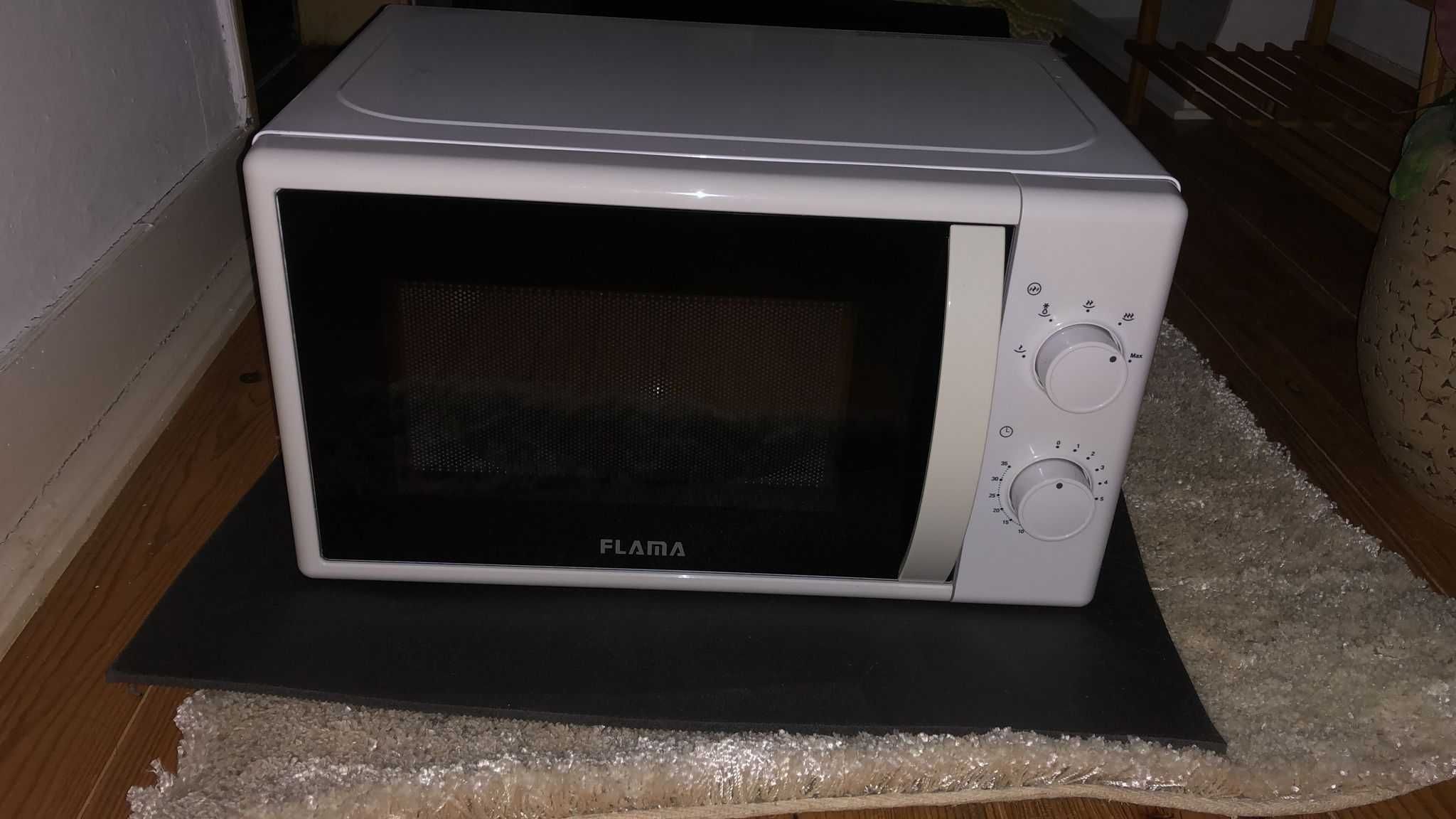 Microondas Flama B1824FL