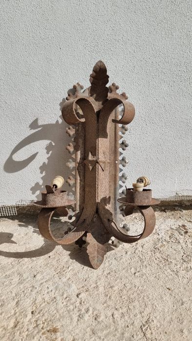 Candelabro rústico em ferro antigo