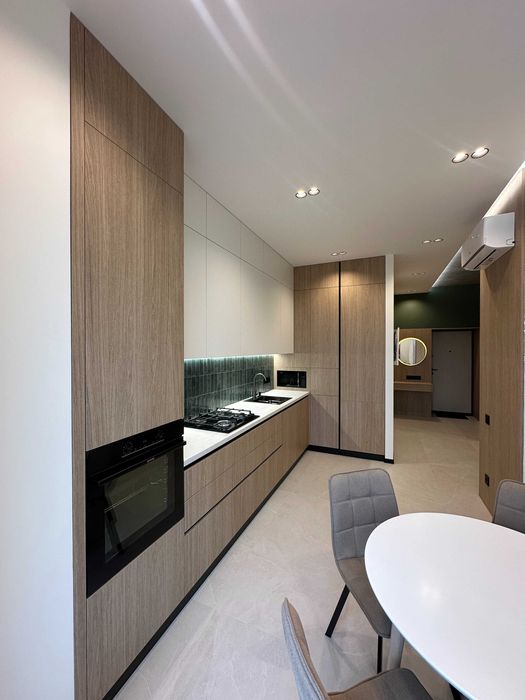 Продам квартиру з дизайнерським ремонтом.