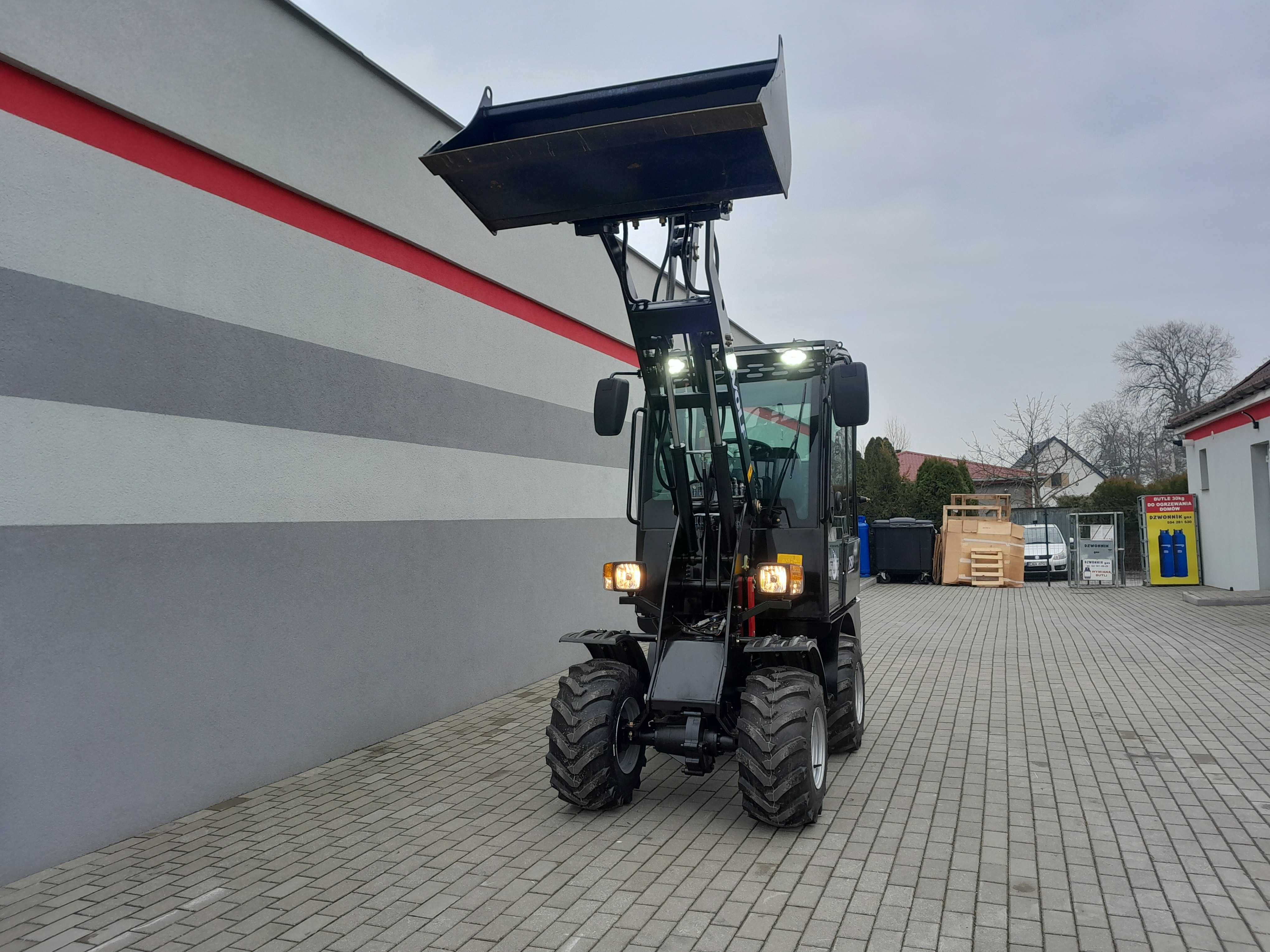 Ładowarka przegubowa WOLF MINI 750 [Silnik PERKINS] z kabiną 2025