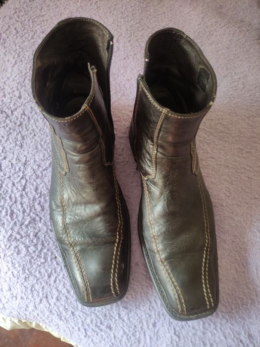 Botas número 41, castanhas