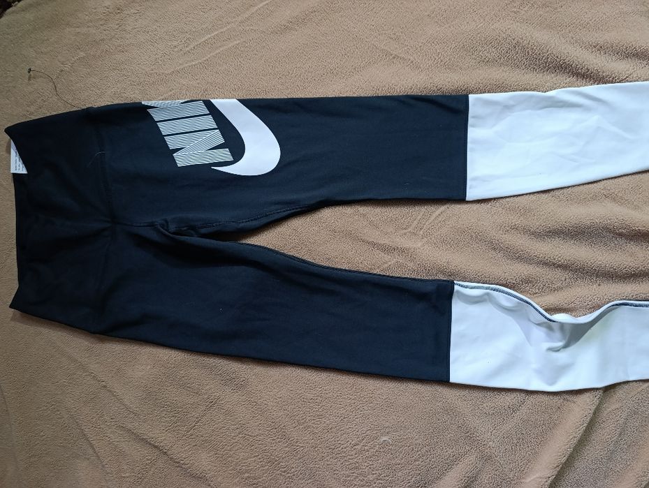 Легінси жіночі Nike