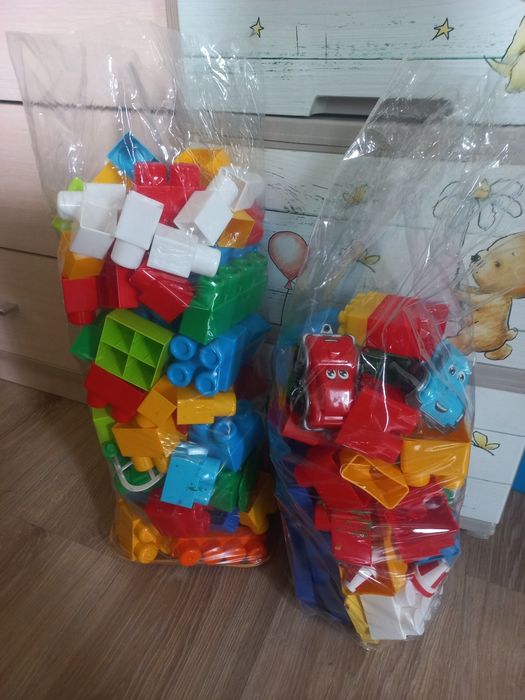 Дитячий конструктор (будинок, естакада)