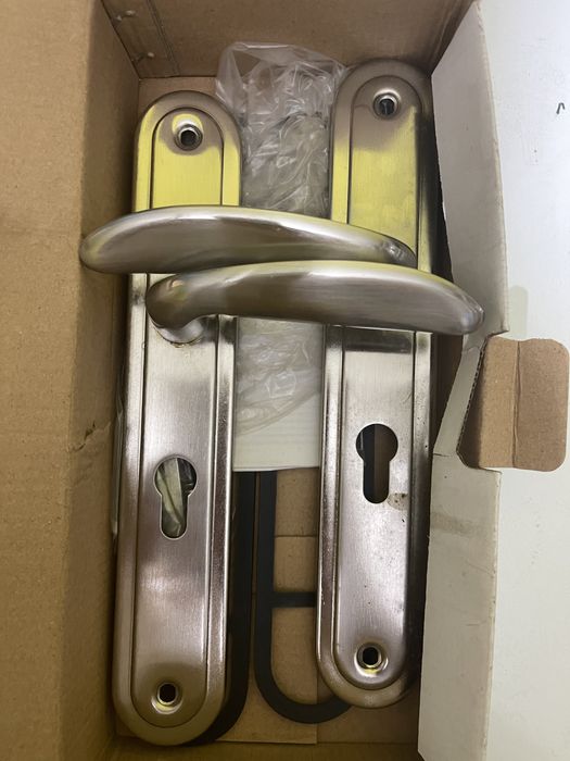 Komplet okuć do drzwi zewnętrznych