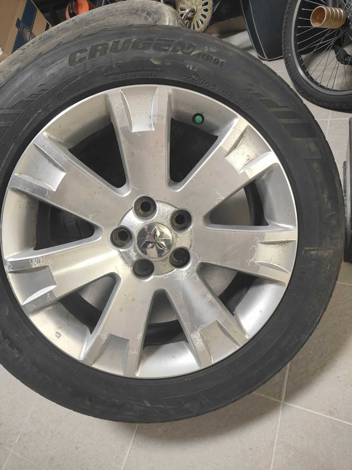 Шини 225/55R18 98 V. В наявності 4шт.- вартість 8000грн.