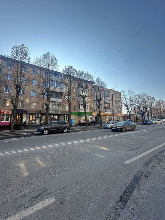 Пр. Миру 55м2 Продам ФАСАДНЕ приміщення з Хорошим Трафіком і Парковкою