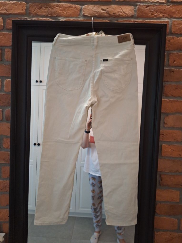 Jeansy Lee model Carol W28 L31 kość słoniowa na lato
