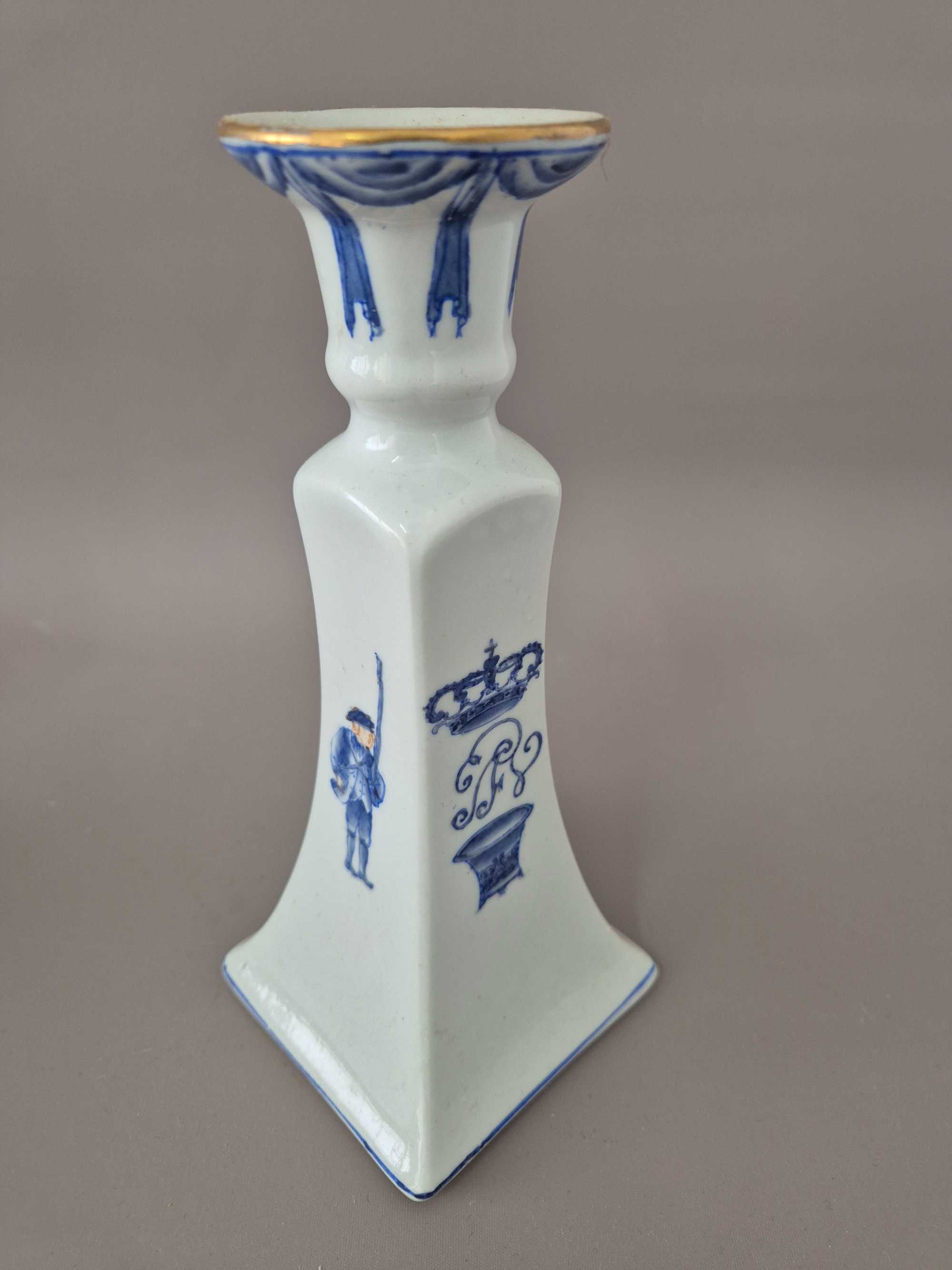 Par de candelabros antigos estilo clássico