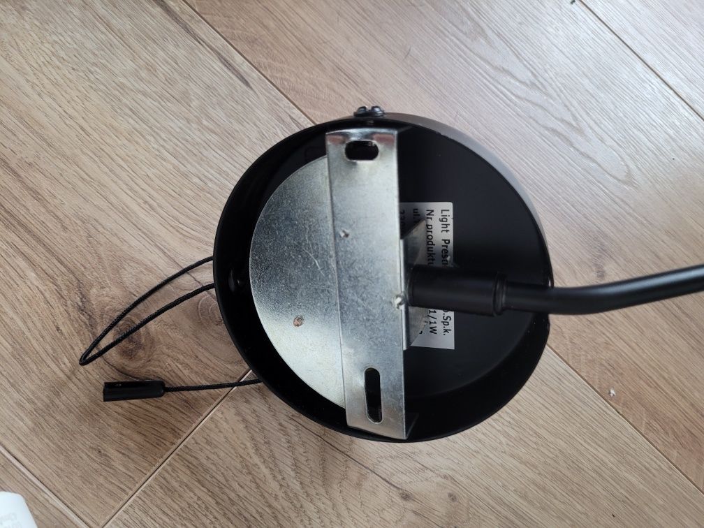 Kinkiet z wysięgnikiem Futuro czarny + żarówka RGB z pilotem, lampka