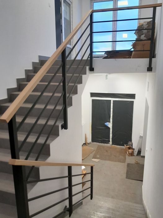 Barierki stalowe, szklane, konstrukcje stalowe