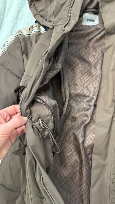 Куртка Guess (розмір m)
