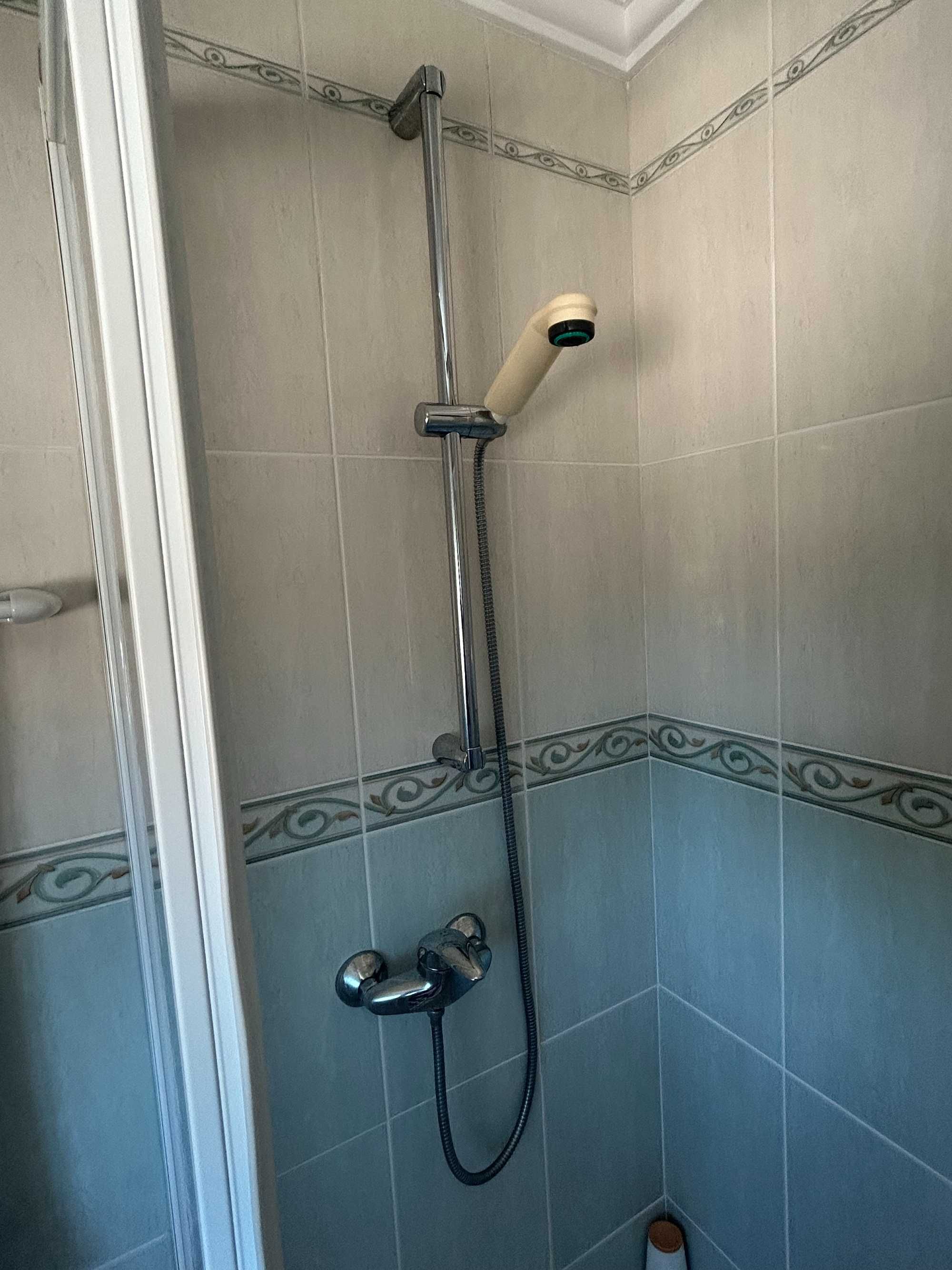 Cabine douche + Torneira misturadora com chuveiro
