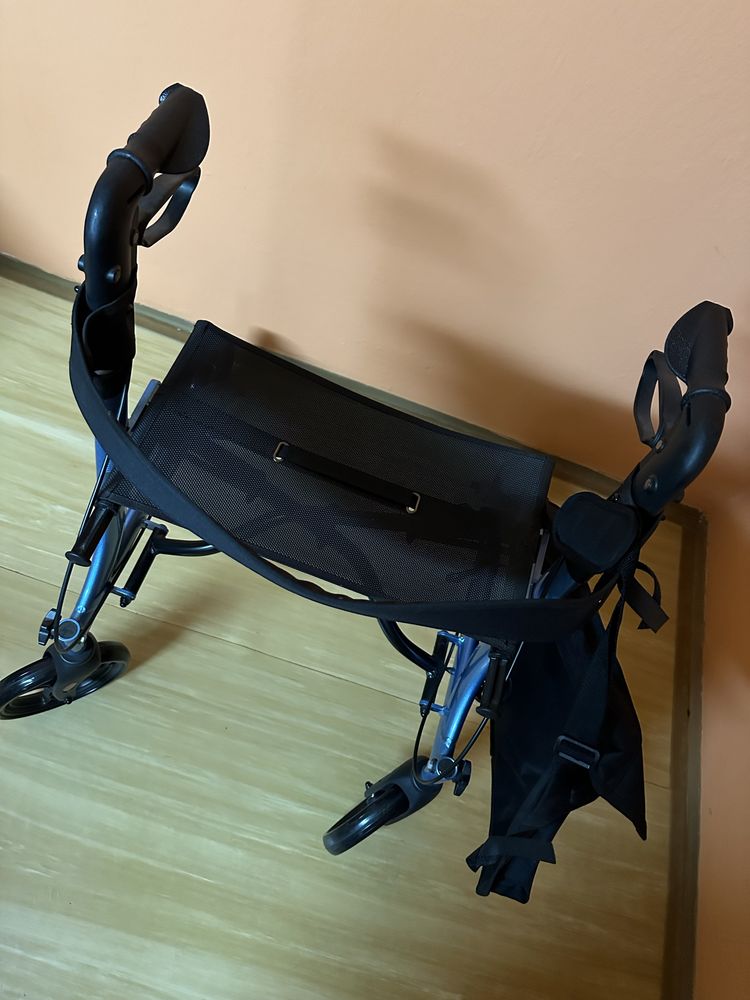 Chodzik balkonik czterokołowy z torbą