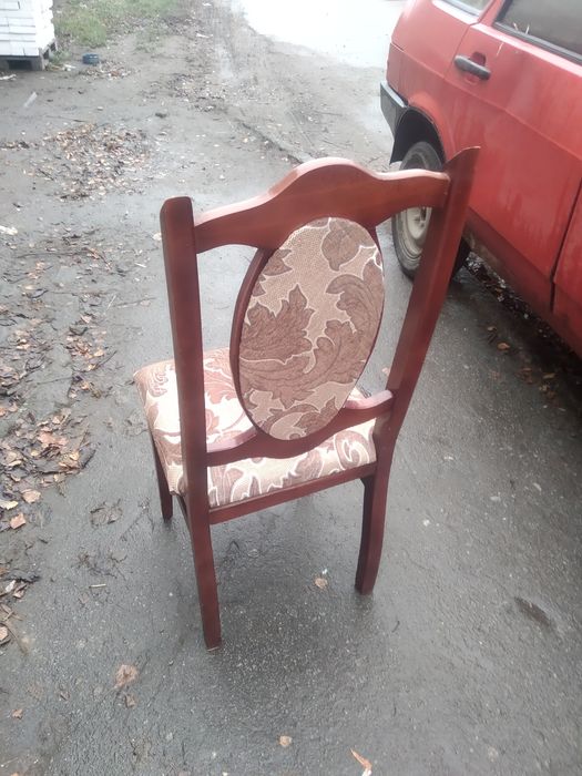 Стулья почти новие