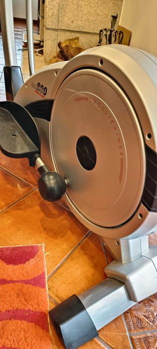 Biciclete Elíptica Kettler Calypso 800.  Em bom estado.