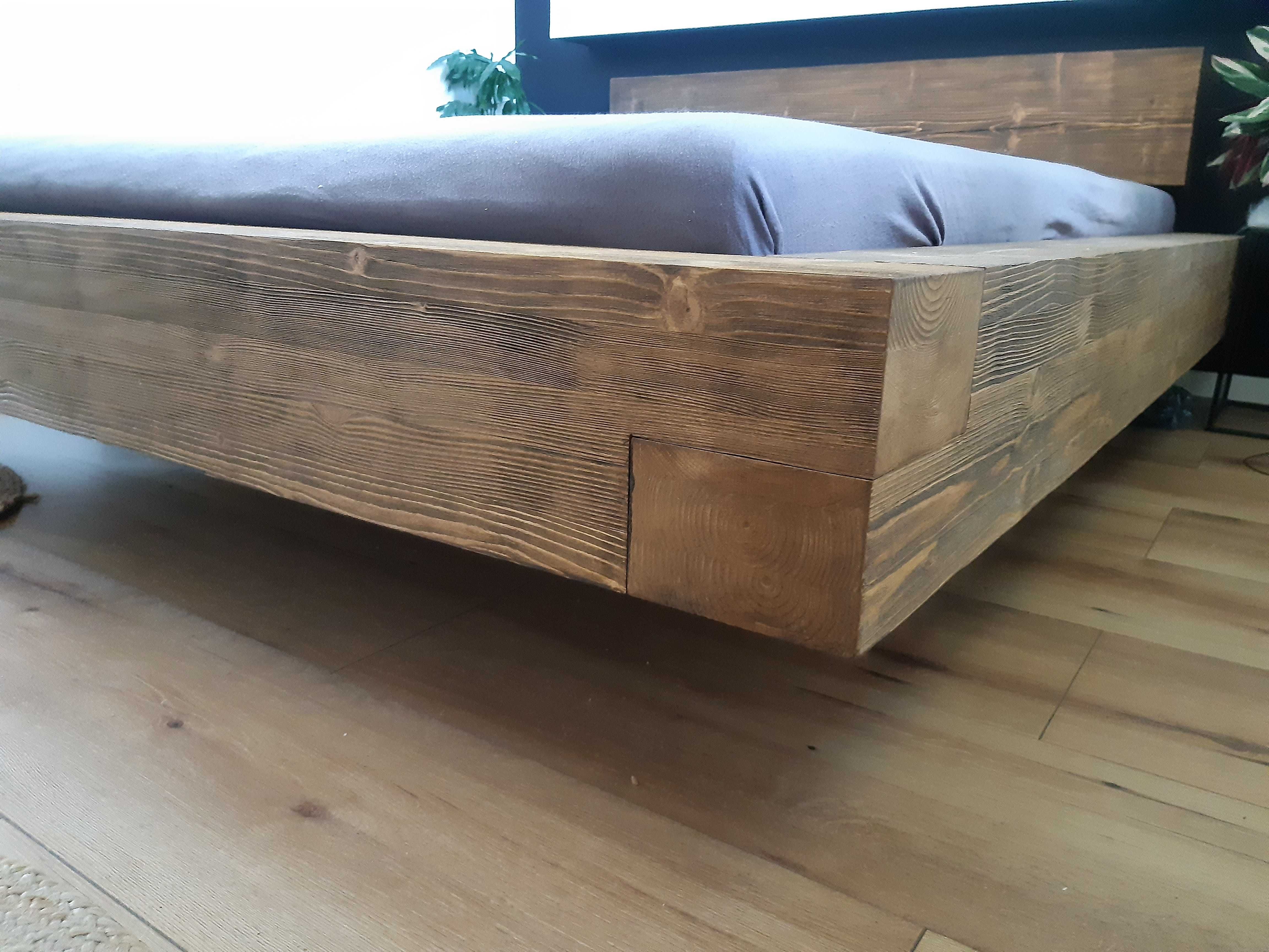 Masywne łóżko drewniane