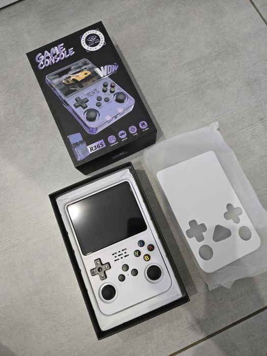 Konsola  retro przenośna R36S Nowa