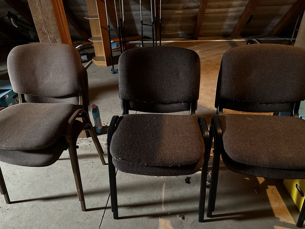 Krzesla brązowe biurowe