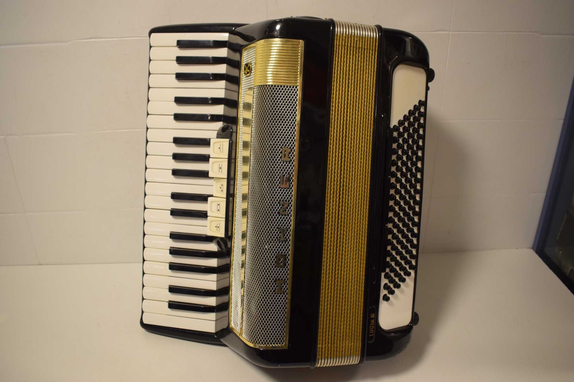 Acordeao  Hohner Lucia IV P 3 Voz 96 Baixos, N 235