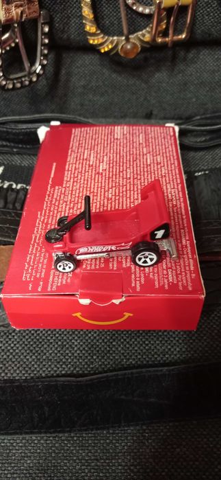 Машинка хотвілс і конструктор від Макдональдс