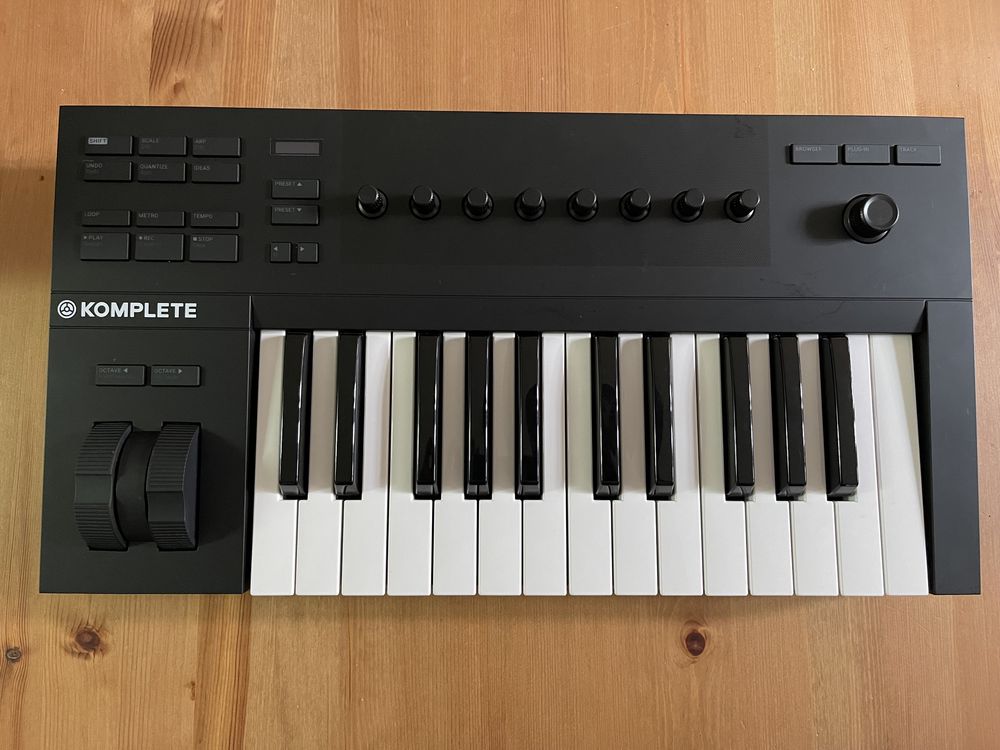 Teclado Komplete Kontrol A25