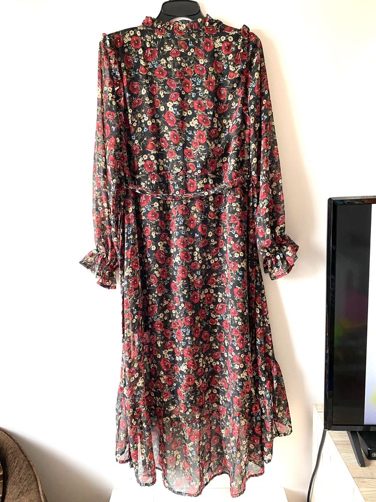 Długa sukienka kwiaty midi falbany elegancka
