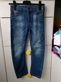 Spodnie jeansowe 122-128 dziury przetarcia ciemny jeans regulacja pas