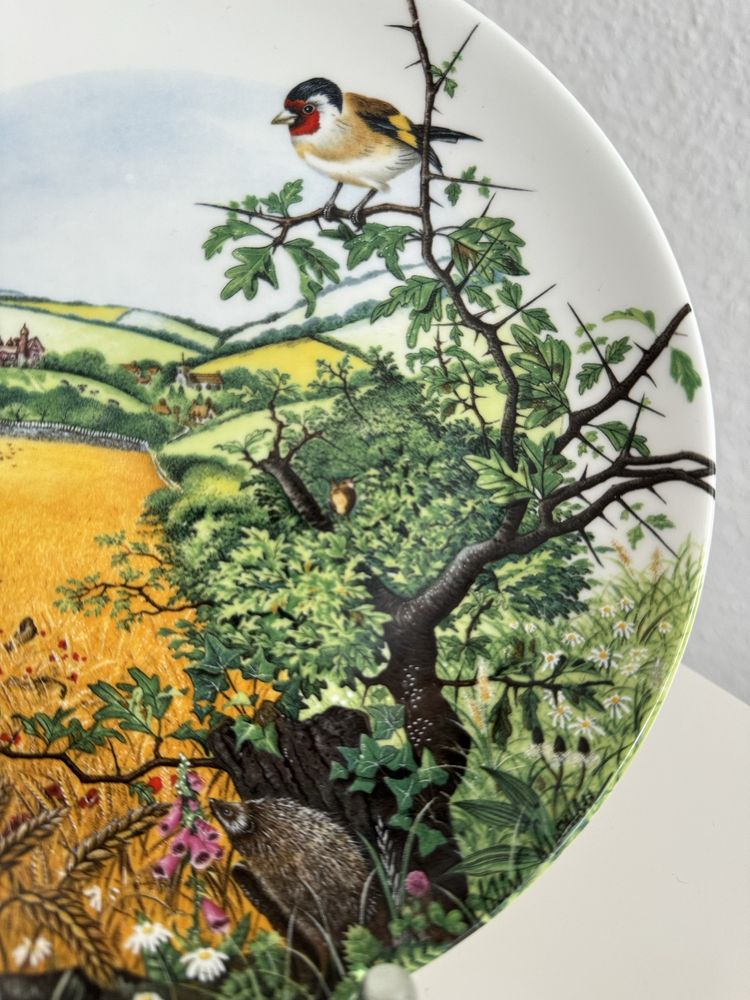 Porcelanowy talerz Wedgwood The Village in the Valley Bone China