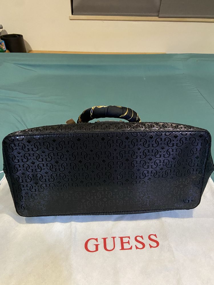 Mala de mão marca Guess