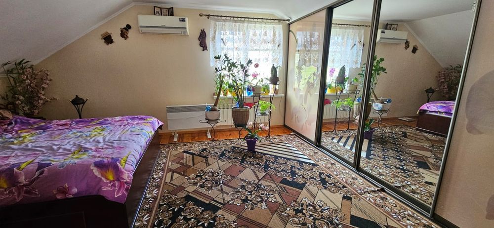 Продажа будинку в центрі с. Старі Безрадичи, Обухівський район