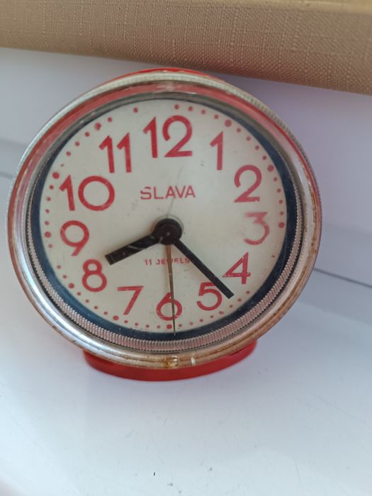 Будильник годинник Слава