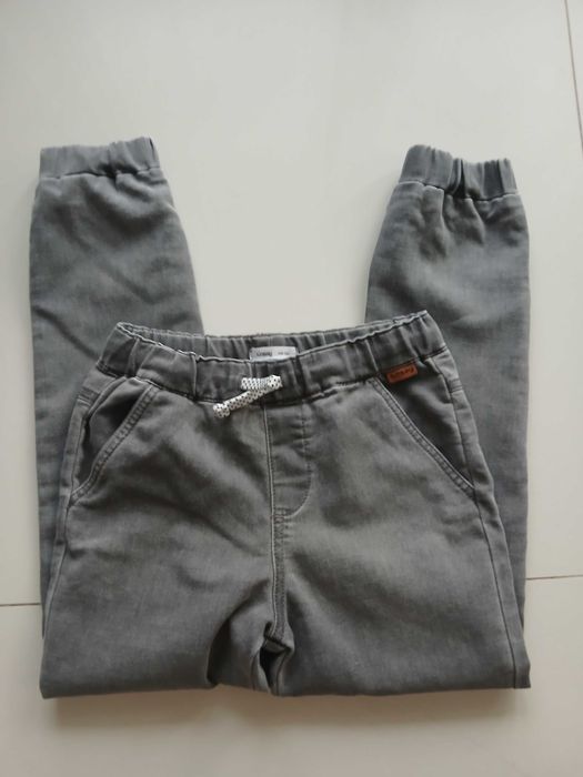 SINSAY joggery spodnie 140 chłopięce jeansy materiałowe