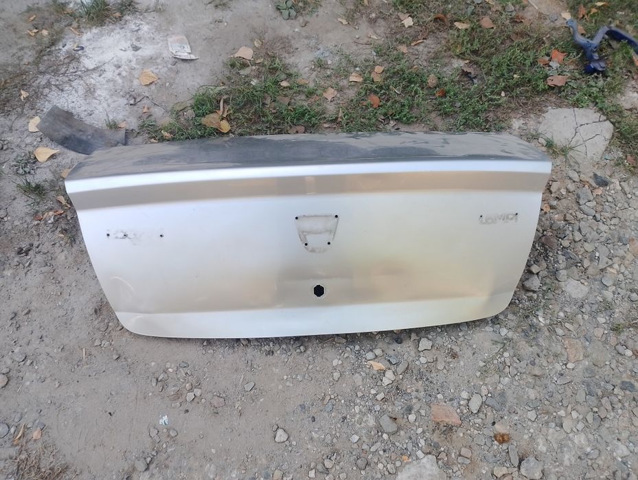 Крышка багажника дача логанс2014-2018в неплохом состоянии есть вмятин