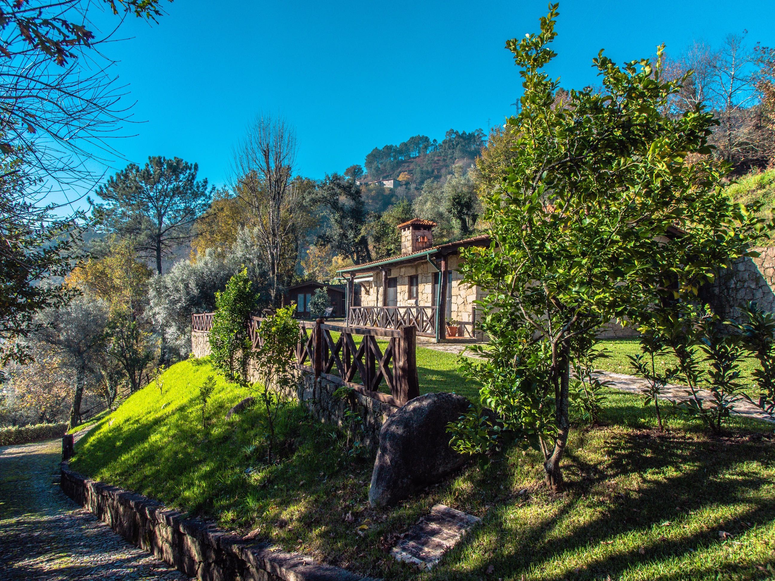 Casa de férias no coração do Gerês - piscina e vista sobre o rio