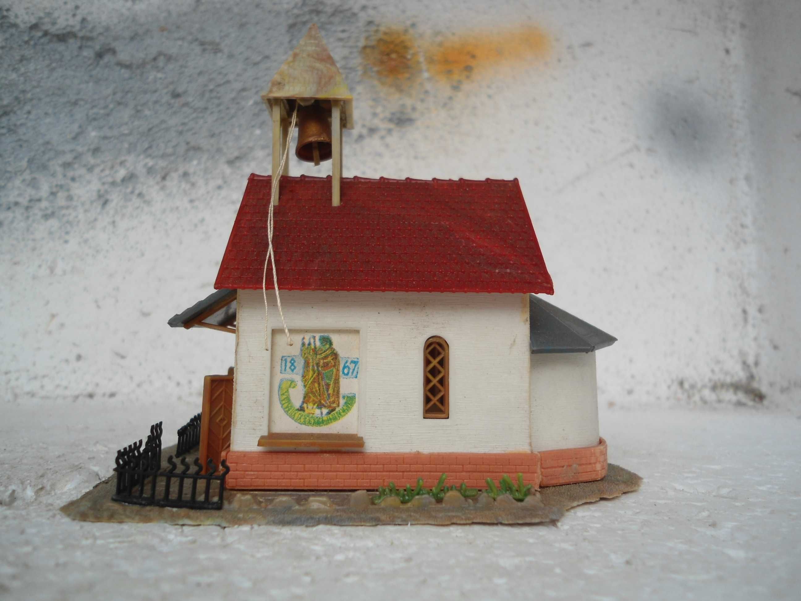 1:160 Pequena Igreja com muitos detalhes e interiores