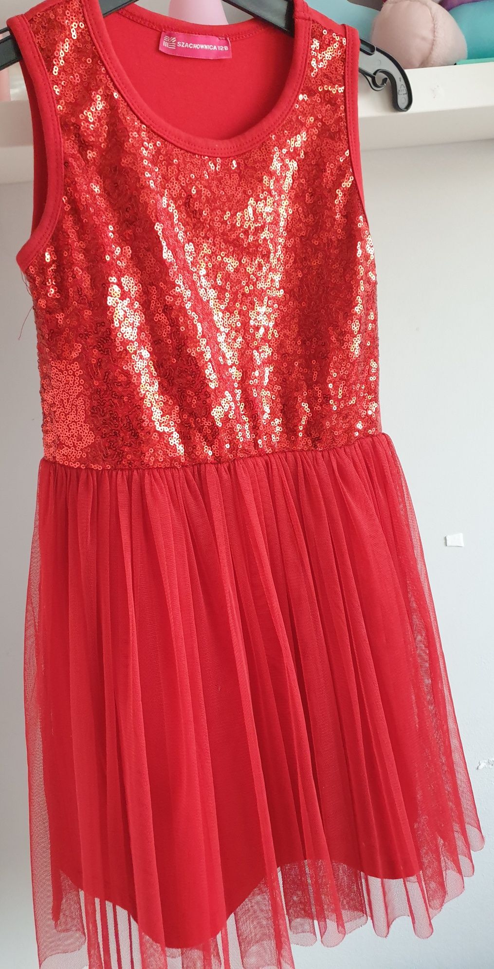 Sukienka dla dziewczynki czerwona z cekinami na Święta idealna 128